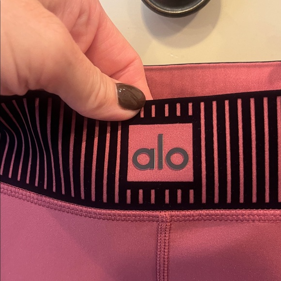 ALO Yoga Pink Leggings with Black Detailing - Picture 4 of 7